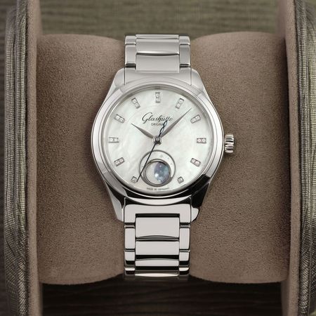 Pre-owned Glashutte Original Serenade Luna 32.5mm 1-35-14-02-02-14