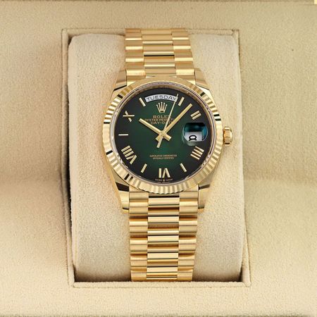 Pre-owned Rolex Day Date 36mm Yellow Gold 128238 Green Ombre Roman