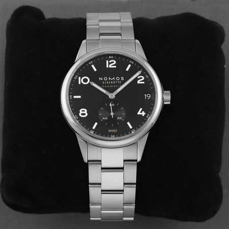 Pre-owned Nomos Glashutte Club Sport Neomatik Date 42mm 781